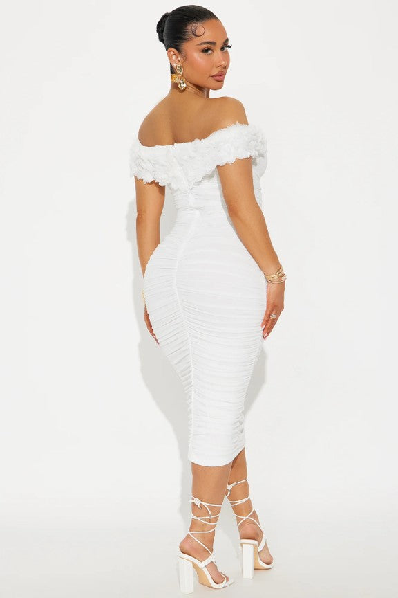 0525 SIZE:S FASHION NOVA WHITE RUCHED BODYCON DRESS W/ROSETTES AT SHOULDER AND CONCEALED BACK ZIPPER CLOSURE NWOT RTL:$59.99