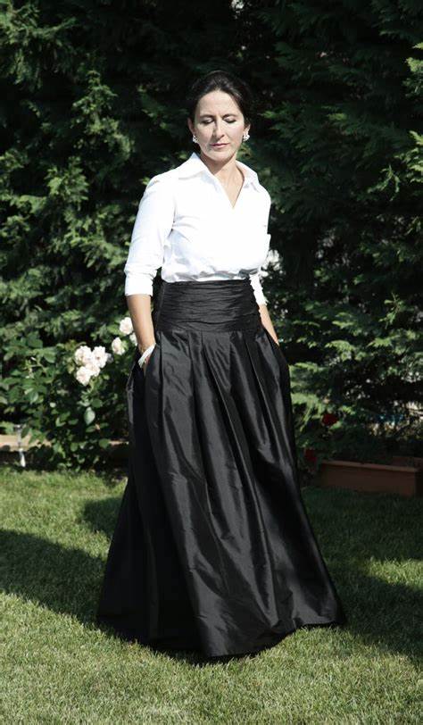 0130 SIZE:M/L LAN TING BRIDE WHITE TOP/BLACK SKIRT MOB DRESS W/FLAT COLLAR, PLUNGING V-NECK, 3/4 CUFFED SLV, RUCHED BODICE, WIDE SKIRT W/TULLE, AND CONCEALED BACK ZIPPER CLOSURE RTL:$169.99 **THIS IS A HEAVY WEIGHTED ITEM**