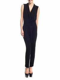 1923 SIZE:12 LAUNDRY BY SHELLI SEGAL (NEIMAN MARCUS) BLACK SLVLSS WIDE LEG JUMPSUIT W/V-NECK AT FRONT, DOUBLE BUTTON CLOSURE AT BACK W/KEYHOLE DETAIL AND CONCELAED BACK ZIPPER CLOSURE RTL:$119.00