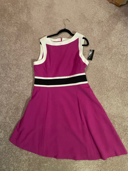 0809 SIZE:16 EVAN PICONE FUCHSIA SLVLSS DRESS W/WHITE TRIM, BLACK HORIZ ACCENT BAND AND CONCEALED BACK ZIPPER CLOSURE NWT RTL:$79.99