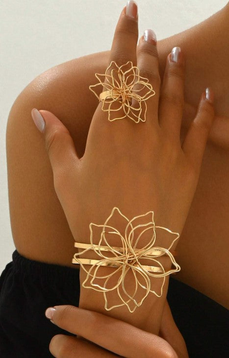 0412 GOLD EXAGGERATED FLORAL TWO-PIECE SET: CUFF AND ADJUSTABLE RING