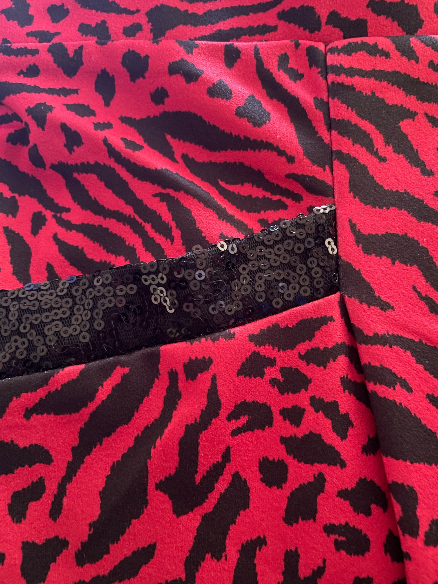 0809 ASHLEY STEWART BLACK&RED ANIMAL PRINT TROUSERS W/FLAT ELASTIC WAIST, WIDE LEGS, AND BLACK SEQUIN ACCENTS AT FRONT POCKETS NWOT RTL:$59.99